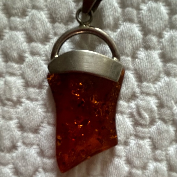 Lovely Authentic Amber Pendant. - Picture 3 of 3